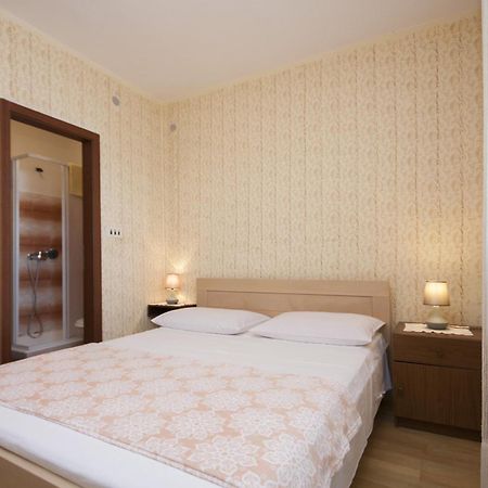 Apartments Vukicevic Brodarica Sibenik Bagian luar foto